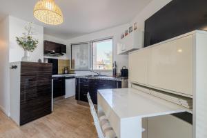 Atlantic Selection - Le Catamaran - Face au port