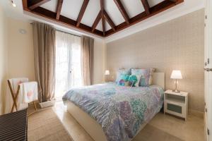 Beautiful Flat with heated pool near the beach