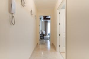 Beautiful Flat with heated pool near the beach