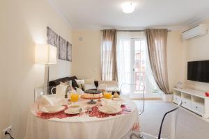 Beautiful Flat with heated pool near the beach