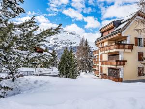 Apartment Chesa Murtel by Interhome