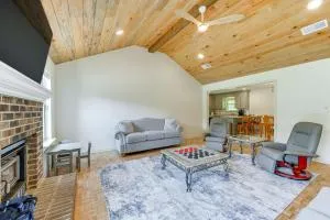 Perry Family Home on 2 Acres with Private Pool - Hidden Oaks