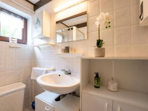 Holiday Home Zeewind 198 with parking by Interhome