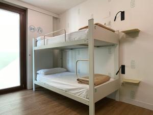 Bed in 7-Bed Mixed Dormitory Room room in Albergue Guiana