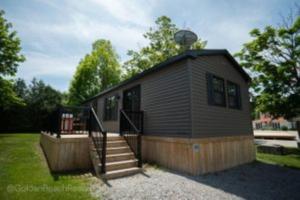 3 Bedroom Waterfront Cottage 10