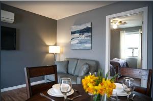 2 Bedroom Harbor Front Condo 9L