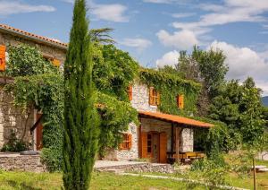 Villa Millefoglie, a century-old stone house nestled in a nature park