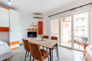 Orange Beachfront Studio by PS