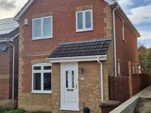 Captivating 3-Bed House in Strood Rochester Kent - Wainscot