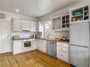 1 An tSean Scoil, Clifden