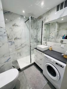 Lécrin - 4 pers - Neuf - Hyper centre - Plage à 2 min à pied