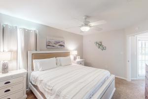 Colony Club M8 - Pelican Perch