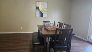 Cozy Four Bedroom Residence in Converse