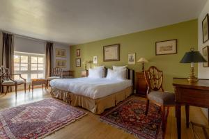 Hotels Le Chateau D'Etoges : photos des chambres