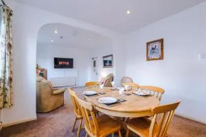 Professional Contractor's Retreat, Superfast WIFI, FREE Van Parking CCTV - 布里格