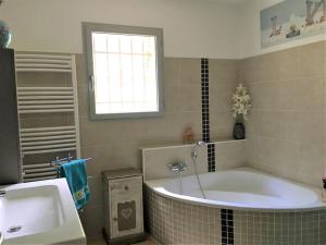 Villas Villa climatisee Aix en Provence grande piscine, boulodrome, vue : photos des chambres