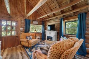 Spring Hill Farm - The Happy Hound