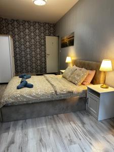 For Big Group - 6 bedrooms & 2 Apartments Same House