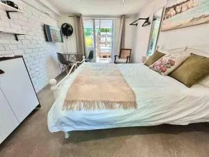 Secure Stylish Off Grid Flatlet - Springfield