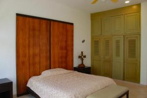 Nisiros Spacious Beachfront home