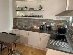 1 Bed in Tenby 89847