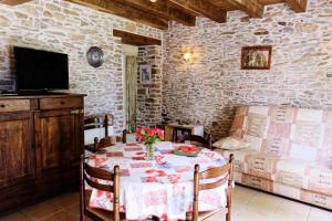 Appartements Gite de France a Sainte Fortunade 3 epis - Gite de France 4 personnes 374 : photos des chambres