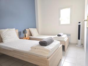 Soleilladou -piscine , stationnement proche de la mer