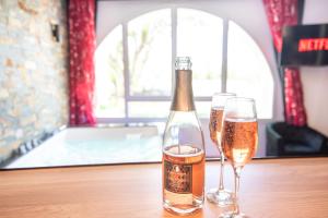 Appartements Love room au bord de l-eau. L-instant coquin : photos des chambres