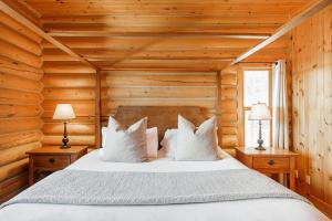 Fiddler Lake Resort - Deer 90