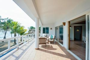 Private Oceanfront 4-Bed Villa wPool on Huge Lot