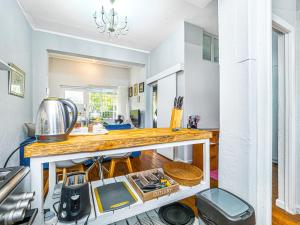 Cosy Victorian Style Full Apartment