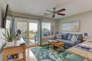 Lovely Galveston Condo Walk to Seawall and Beach!