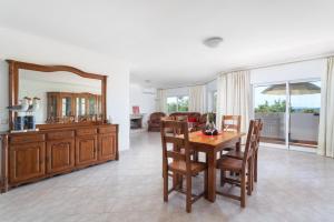 BnB Homes Large fully equipped Apartment with 2 bedrooms, swimming pool & patio