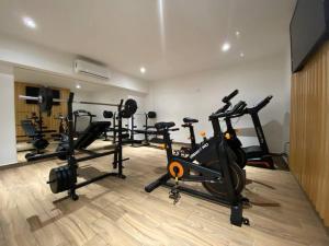 Fully equipped 1BD PH with Gym Rooftop Pool and BBQ