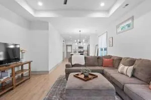 01 Discover Charm Cozy in the Heart of the City - Hixson