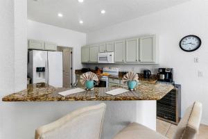 622 - Stunning 4 Bed Villa, SW Facing Pool Overlooking Conservation Area Near Disney