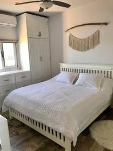 15C New Top Floor 2BR 2BA with Spectacular Views