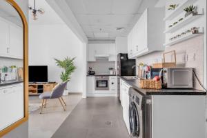 Stylish home in Marina steps away from JBR Beach and Tram