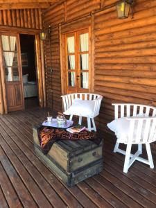 Cabaña frente a la laguna