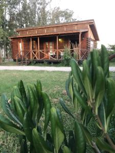 Cabaña frente a la laguna