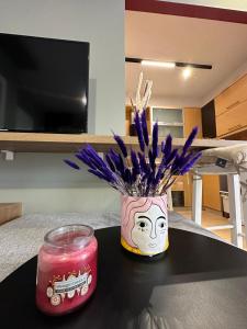 Urban Charm Studio with Balcony