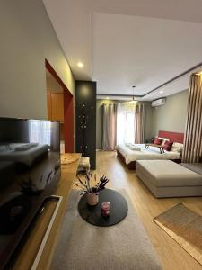 Urban Charm Studio with Balcony