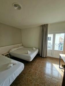 Double Room with Balcony room in Hostal Rugaca