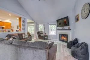 Family-Friendly Silverdale Home with Private Deck! - Agate Point