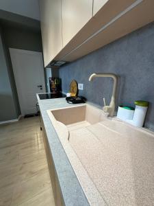 Urban Charm Apt With Jacuzzi