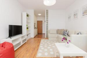 Wola Oasis - Cosy Apartment Near Metro Station