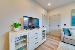 Walk Everywhere! Central Traverse City Condo