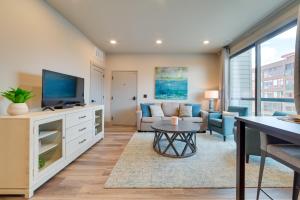 Walk Everywhere! Central Traverse City Condo