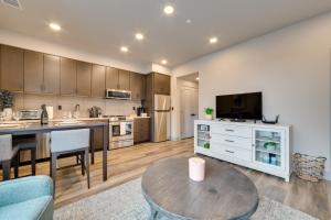 Walk Everywhere! Central Traverse City Condo