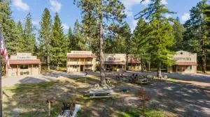 Fort Williamson Glacier Vacation Rentals - Coram